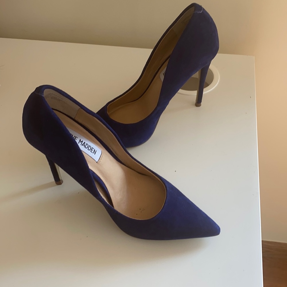 Suede navy blue heels